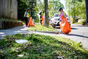 Volunteers cleaning up the streets - KL99 là cổng game giải trí trực tuyến hàng đầu hiện nay Part 2 Sample Answer