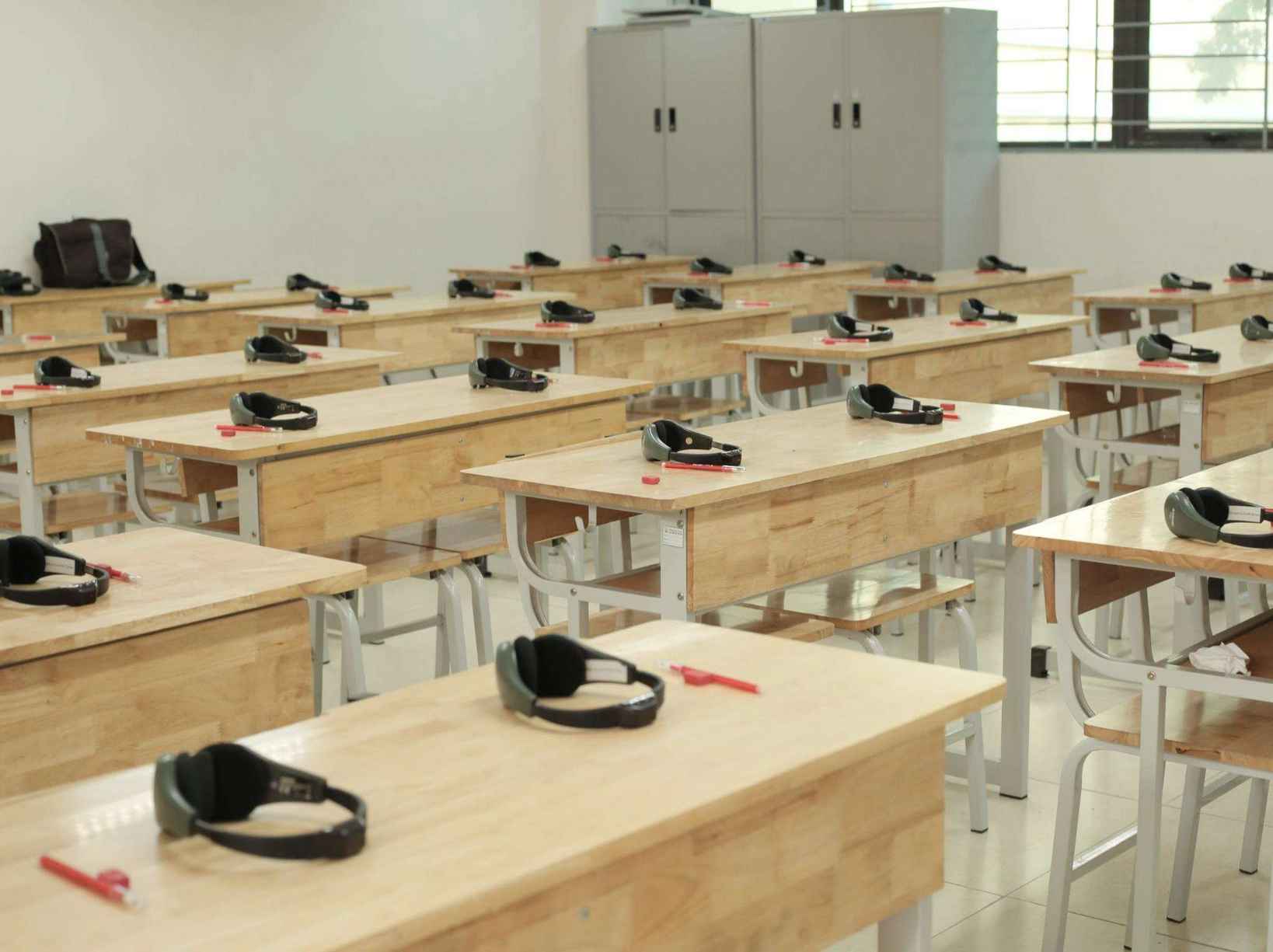 Trang thiết bị được chuẩn bị đầy đủ, chu đáo trong ngày thi đầu vào IELTS 