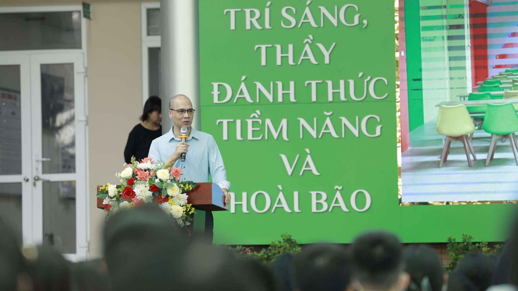 1 buổi học truyền động lực của thầy Nguyễn Anh Đức tại THPT Mỹ Đình