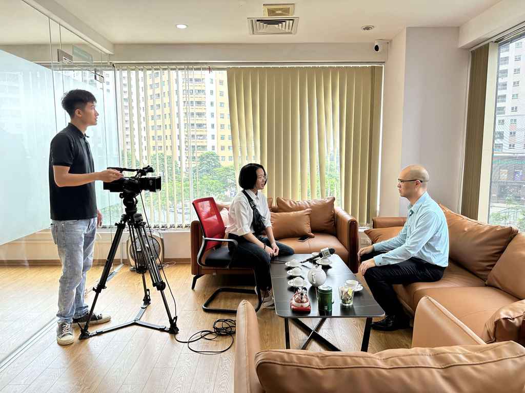Anh Nguyễn Anh Đức - Chủ tịch HĐQT Kl992 phỏng vấn trong phóng sự của HTV1