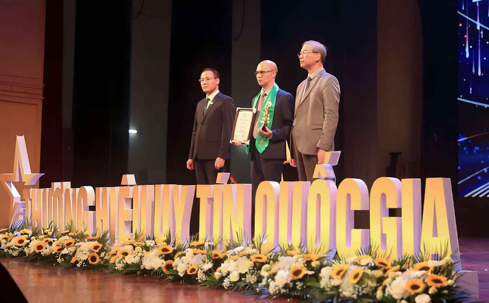 Kl992 vinh dự trở thành TOP 10 thương hiệu uy tín Quốc gia
