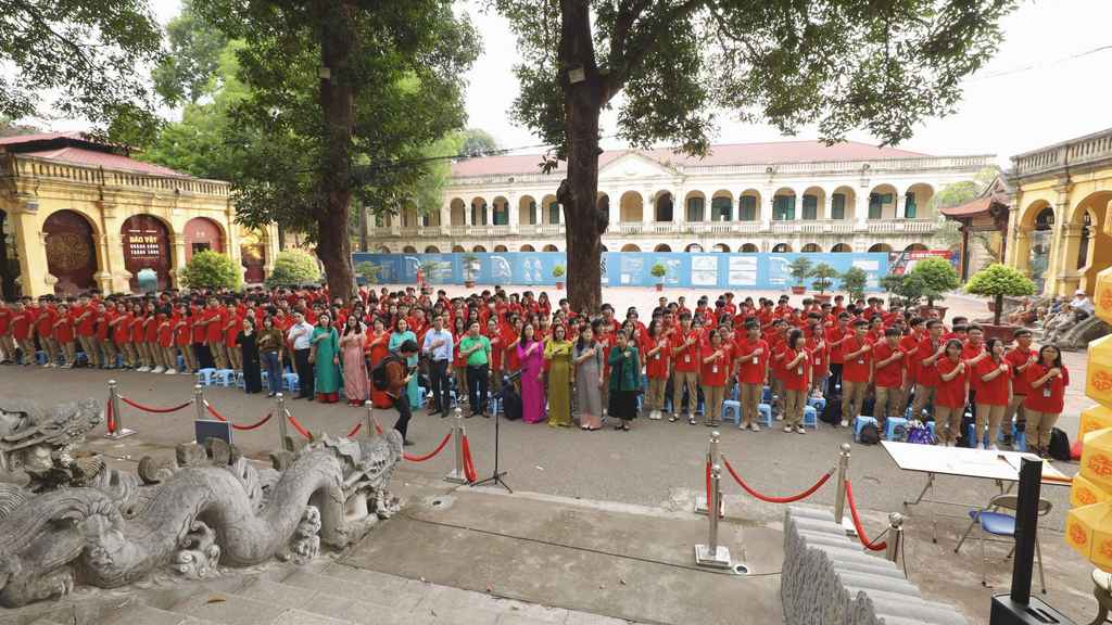 Lễ chào cờ của toàn thể thầy cô và các em Kl992 Com Truy cập nhà cái tiền thưởng dễ dàng