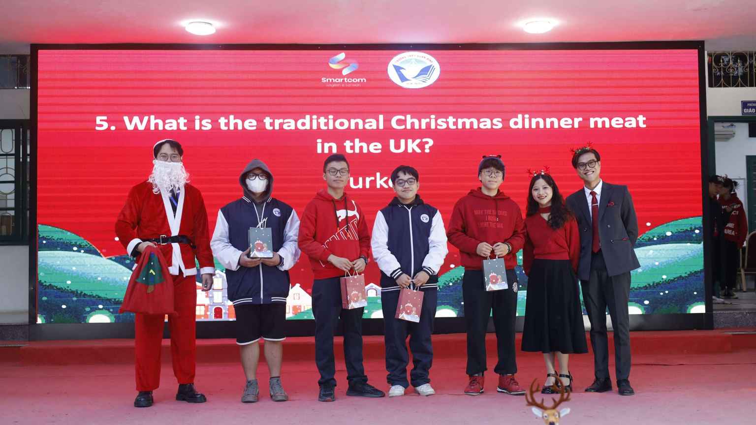 Xmas Challenge - Tìm hiểu về lễ hội Giáng Sinh 2023