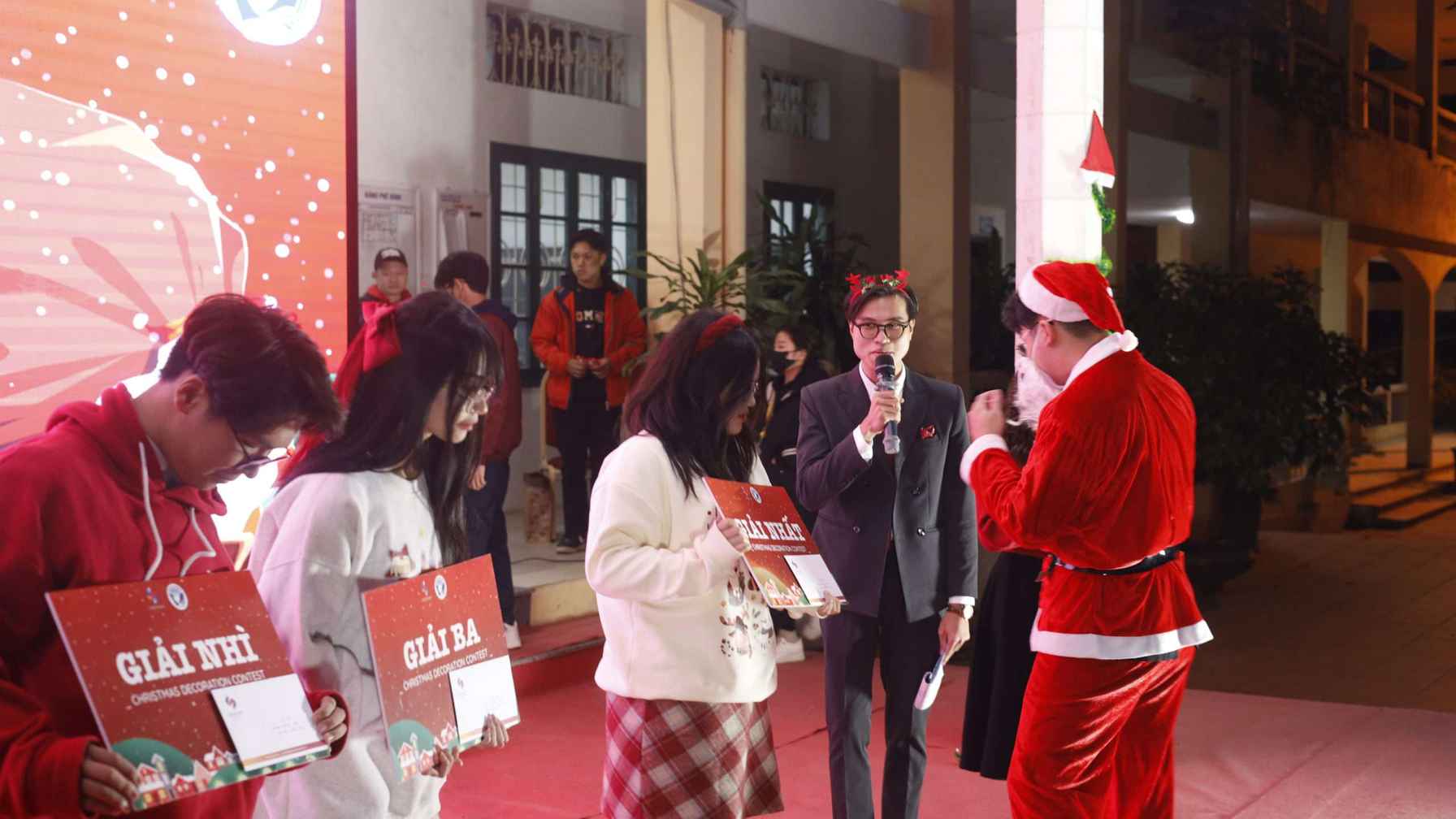 Cuộc thi sáng tạo - Christmas Decoration Contest