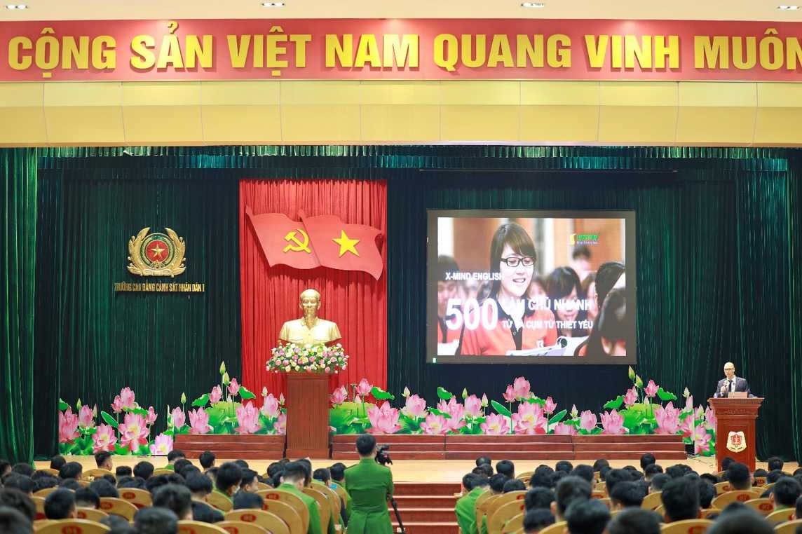 Thầy Nguyễn Anh Đức truyền cảm hứng Kl99kl nổ hũ jackpot cho KL99 hiện đang mở được xếp hạng cao nhất trường Cao đẳng Cảnh sát Nhân Dân I