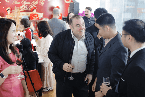 khách mời dự tiệc